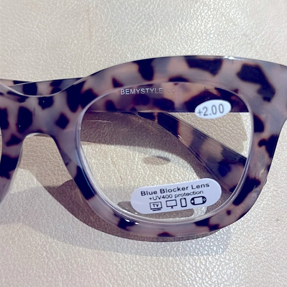 Accessories - Reader Glasses Wide Framed +2.00